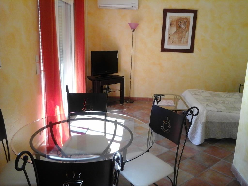 Mas Des Lys Hotel Roquebrune-sur-Argens Quarto foto