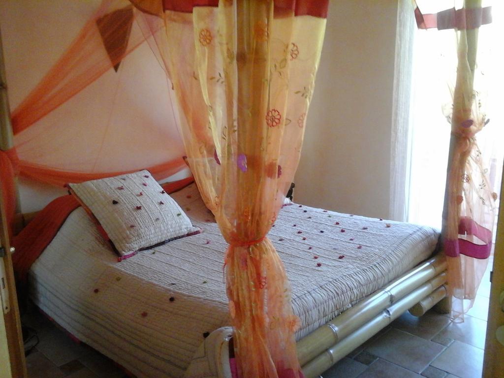 Mas Des Lys Hotel Roquebrune-sur-Argens Quarto foto